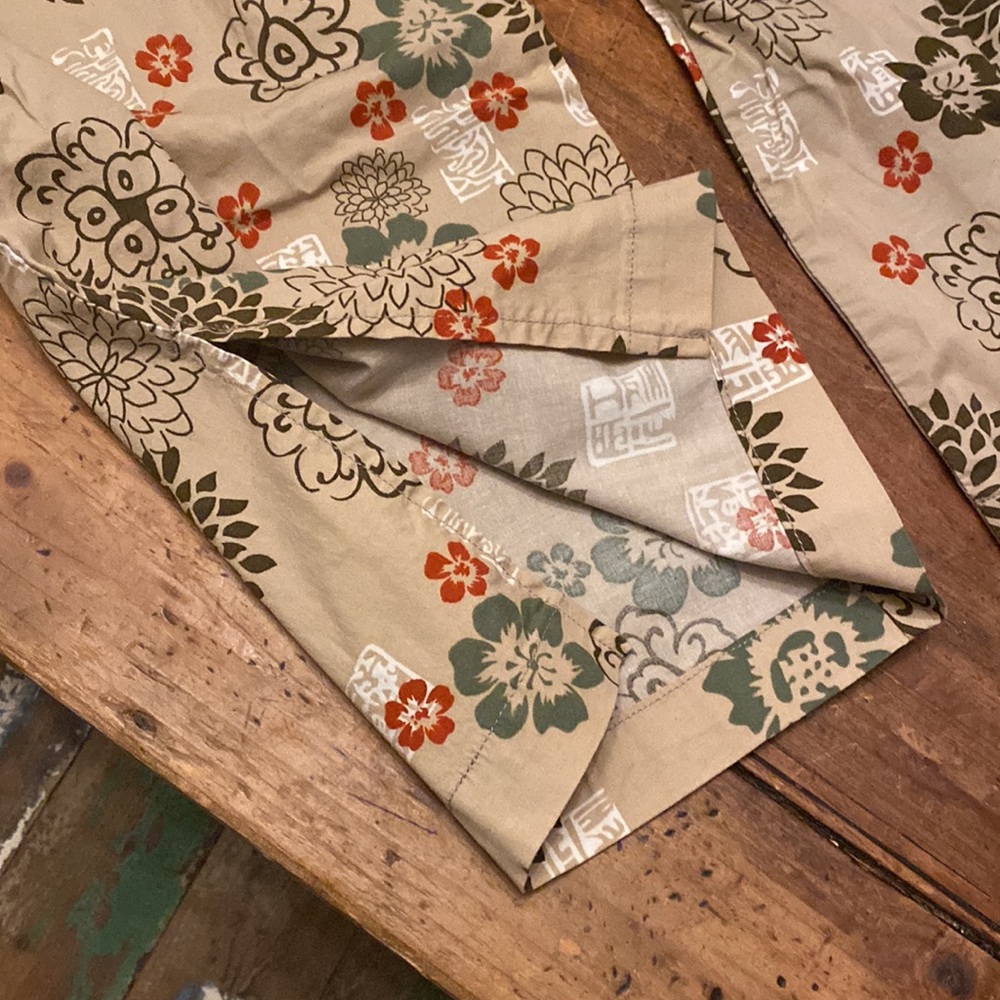 Late 90s early 20s floral capris EUC - Picture 2 of 9